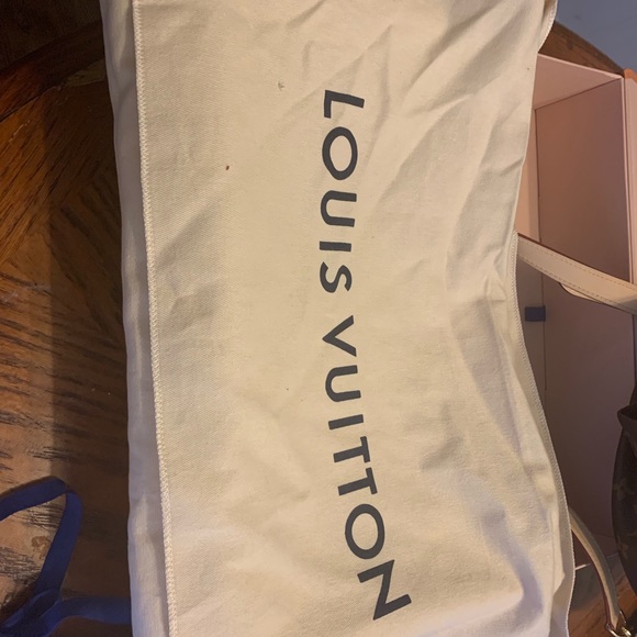 Authentic lv - Picture 5 of 8